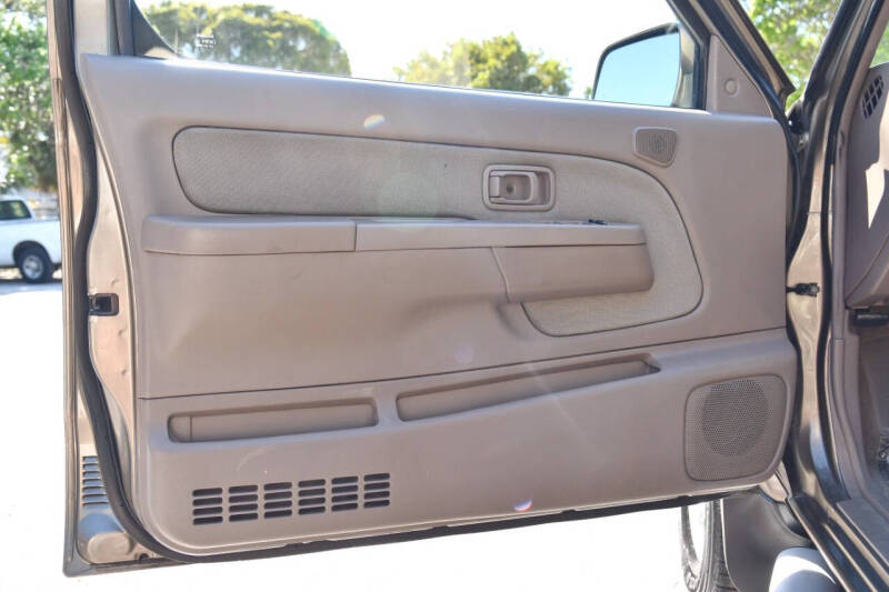 2001 Nissan Frontier XE