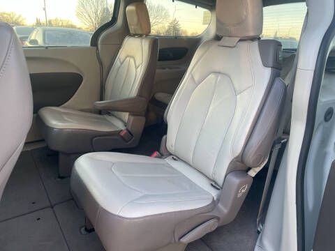 2017 Chrysler Pacifica Touring-L