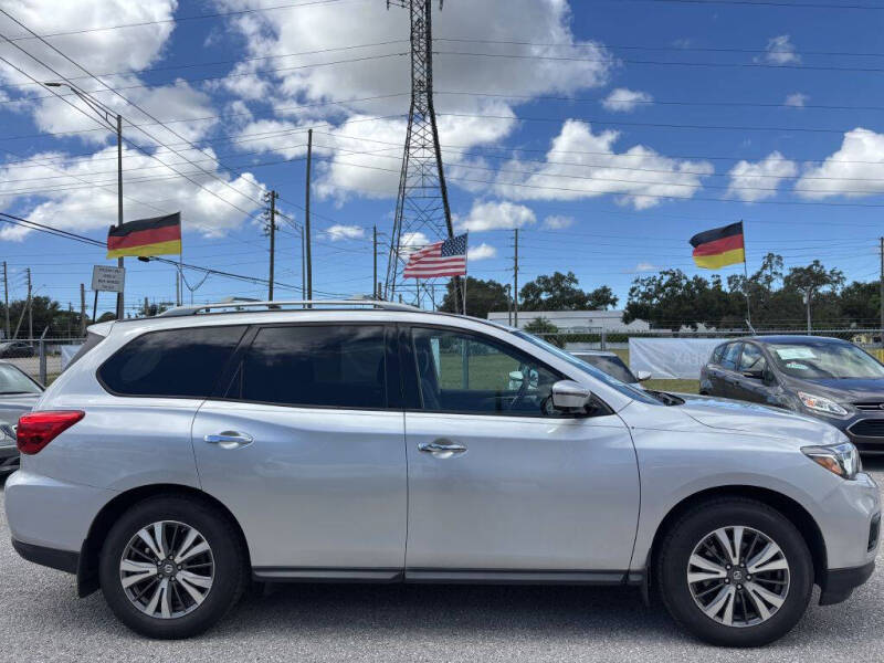 2017 Nissan Pathfinder SL