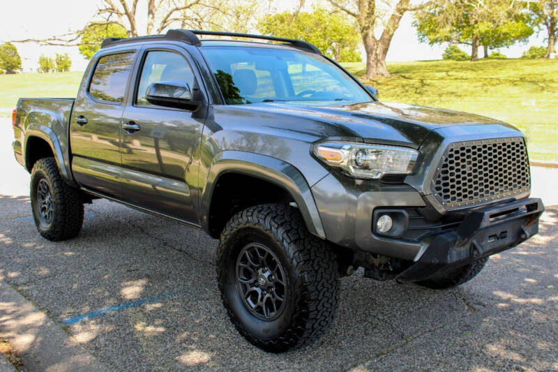 2017 Toyota Tacoma for sale at Auto House Superstore in Terre Haute IN