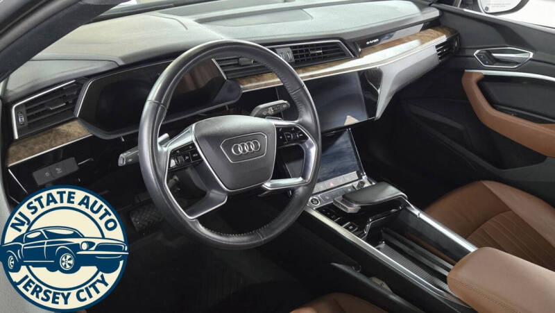 2021 Audi e-tron quattro Premium