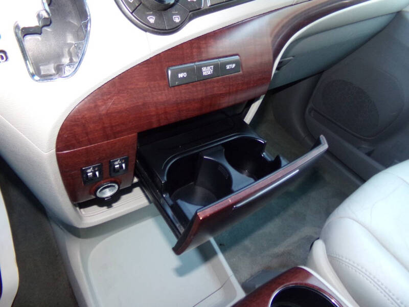 2011 Toyota Sienna XLE 7-Passenger Auto Access Seat