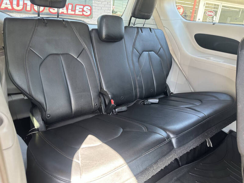 2017 Chrysler Pacifica Touring-L
