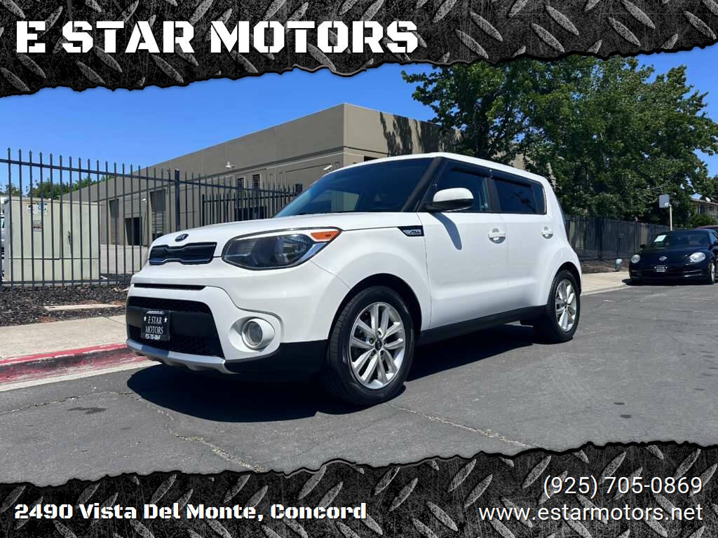 White 2017 Kia Soul + + 4dr Crossover 1