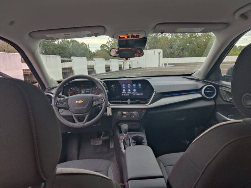 2025 Chevrolet Trax LS