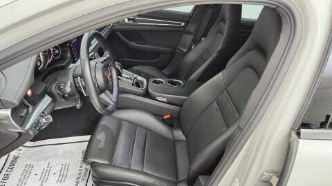 2022 Porsche Panamera 4 E-Hybrid Platinum Edition