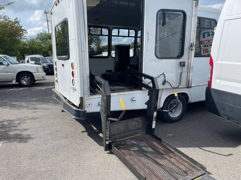 2005 Ford E-Series E-450 SD