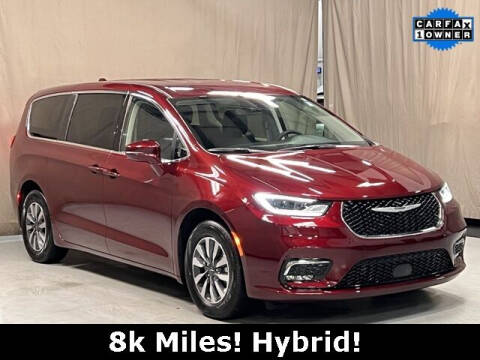 2022 Chrysler Pacifica Hybrid for sale at Vorderman Imports in Fort Wayne IN