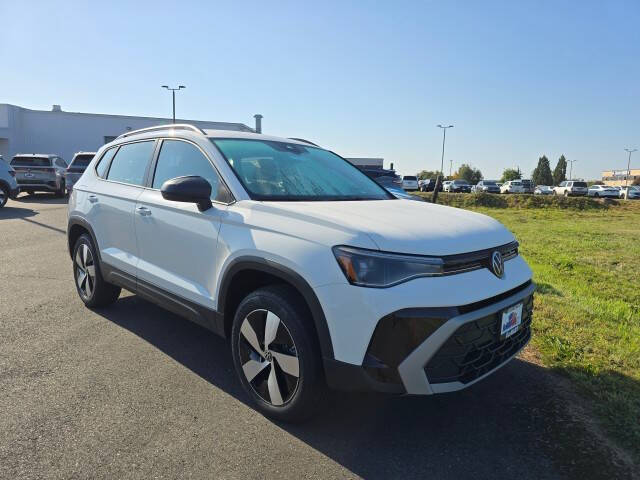 2025 Volkswagen Taos S's photo