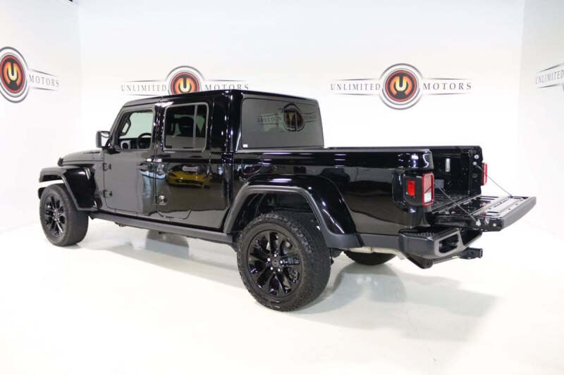 2024 Jeep Gladiator NightHawk