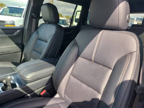 2024 GMC Acadia Elevation