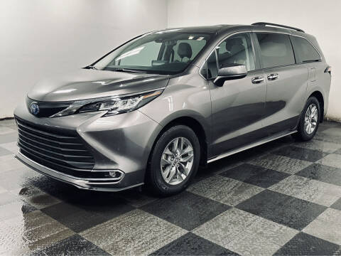 2022 Toyota Sienna for sale at Brunswick Auto Mart in Brunswick OH