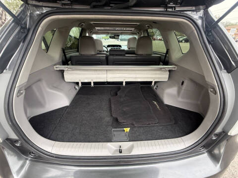 2017 Toyota Prius v Five