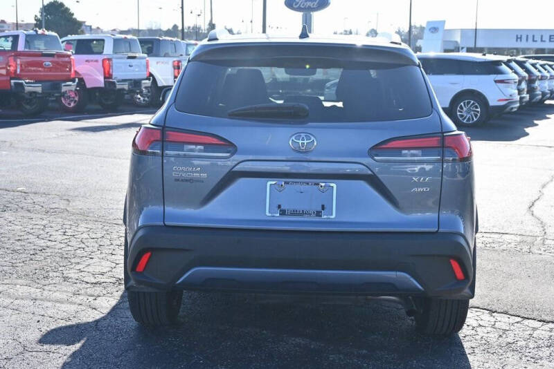 2024 Toyota Corolla Cross XLE