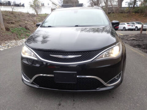2017 Chrysler Pacifica Touring-L
