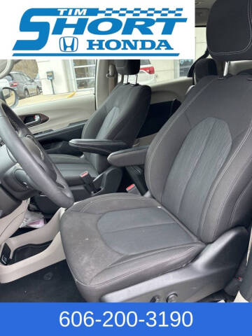 2024 Chrysler Voyager LX