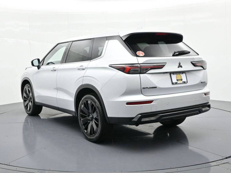 2026 Mitsubishi Outlander LE