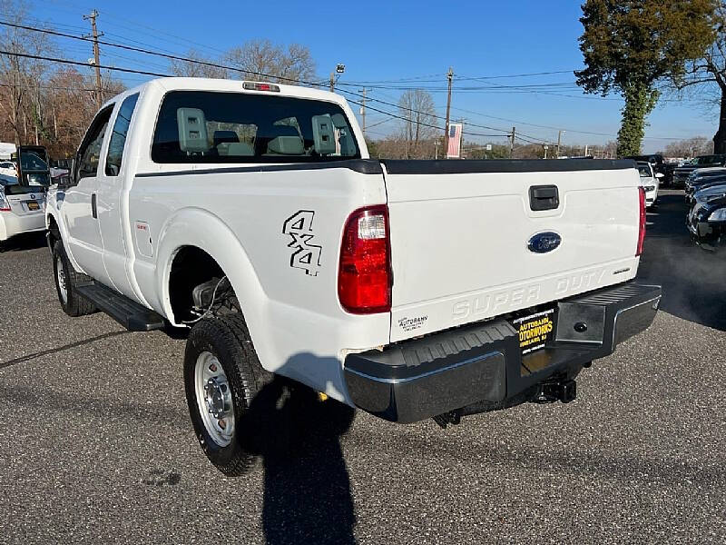 2016 Ford F-350 Super Duty Lariat photo 5