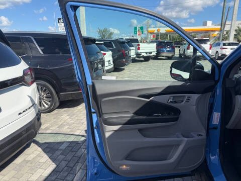 2021 Honda Pilot Touring w/Rear Captain's Chairs