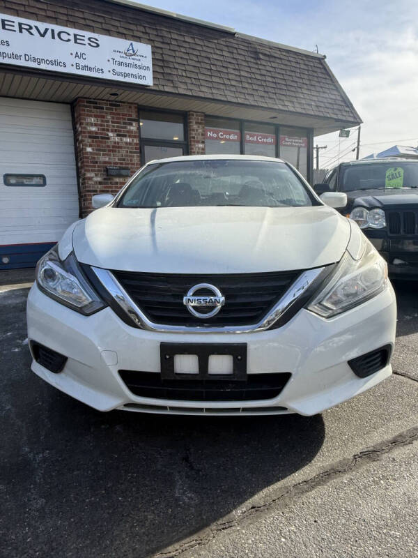 2017 Nissan Altima S's photo