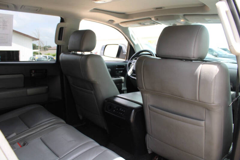2017 Toyota Sequoia SR5