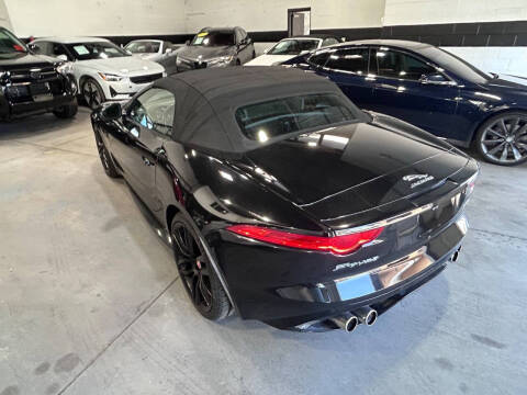 2016 Jaguar F-TYPE R