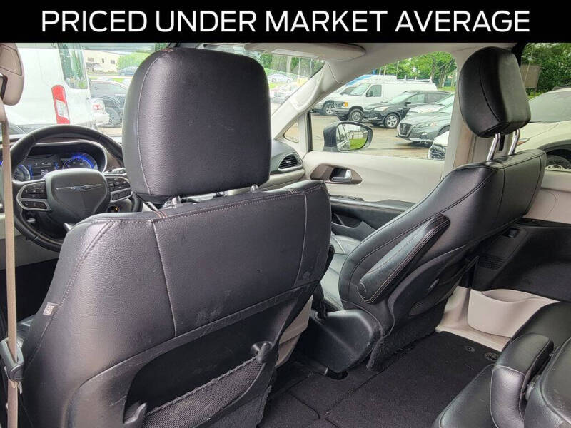 2017 Chrysler Pacifica Touring-L