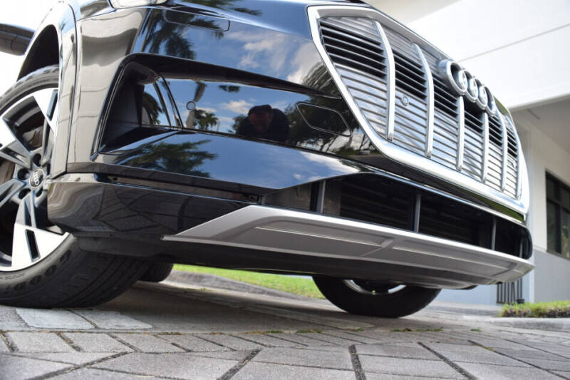 2022 Audi e-tron quattro Premium