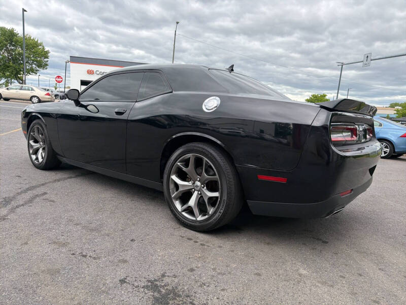 2017 Dodge Challenger SXT Plus