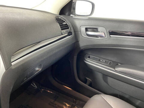 2023 Chrysler 300 Touring