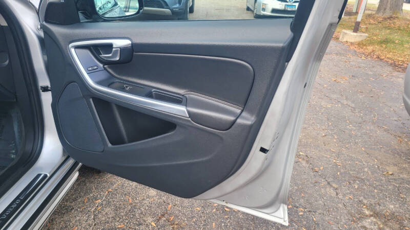 2016 Volvo V60 Cross Country T5