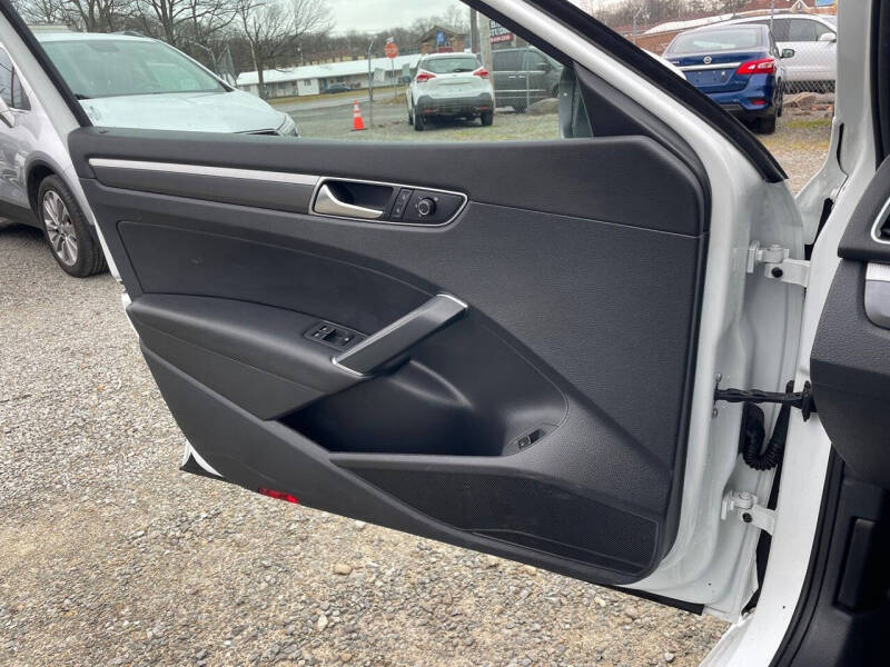 2017 Volkswagen Passat 1.8T R-Line