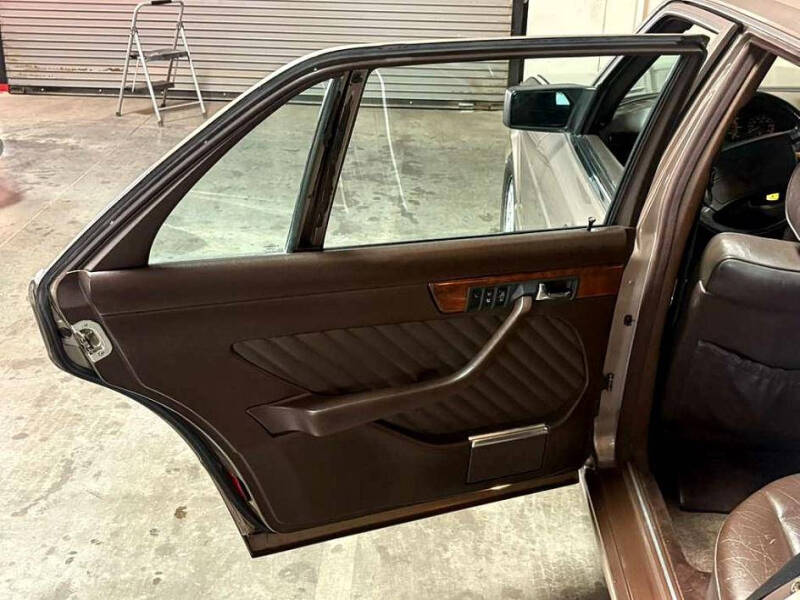 1991 Mercedes-Benz 560-Class 560 SEL