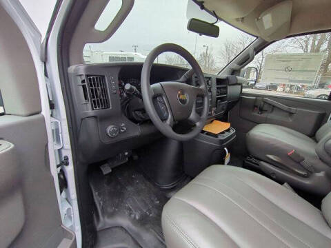 2025 Chevrolet Express 2500