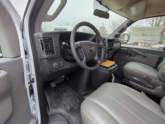 2025 Chevrolet Express 2500