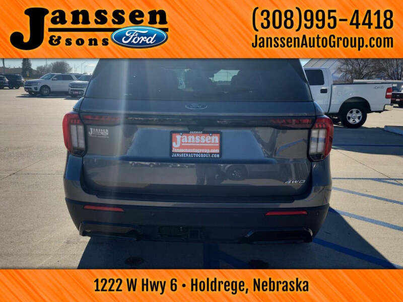 2025 Ford Explorer ST-Line