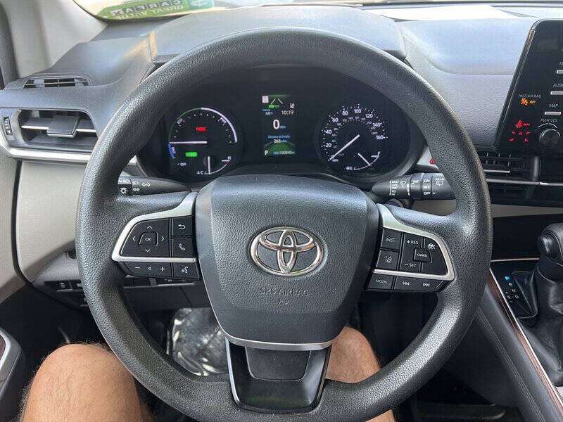 2021 Toyota Sienna LE 8-Passenger