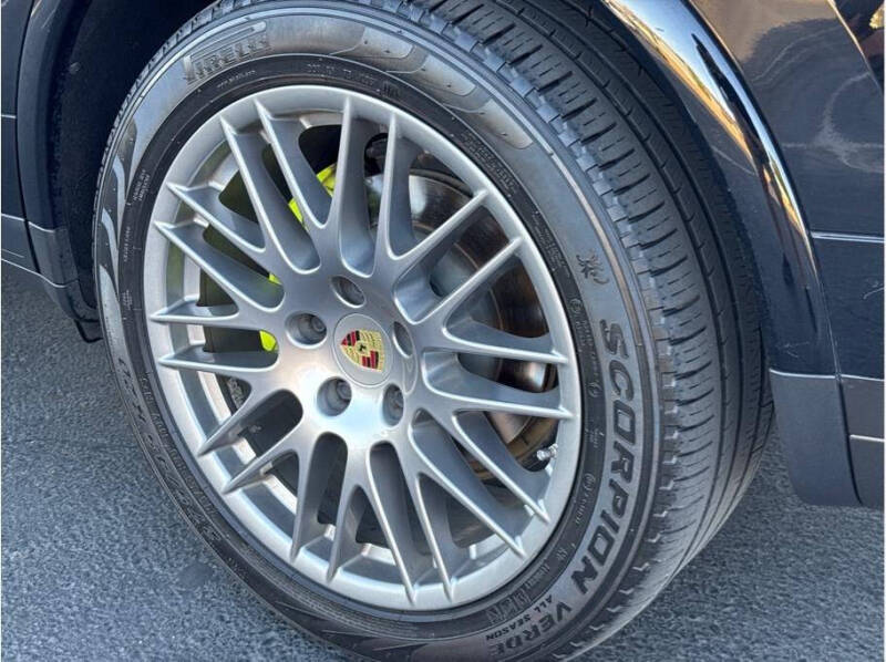 2017 Porsche Cayenne S E-Hybrid Platinum Edition