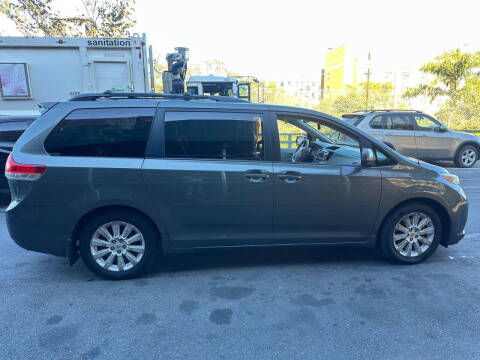 2012 Toyota Sienna XLE 7-Passenger