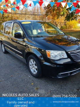 2013 Chrysler Town and Country for sale at NICOLES AUTO SALES LLC in Cream Ridge NJ
