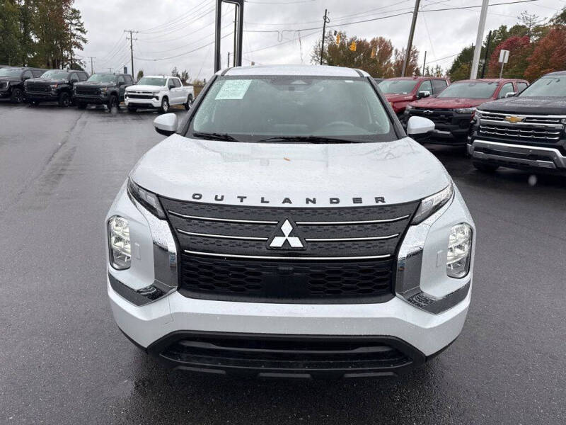 2023 Mitsubishi Outlander ES