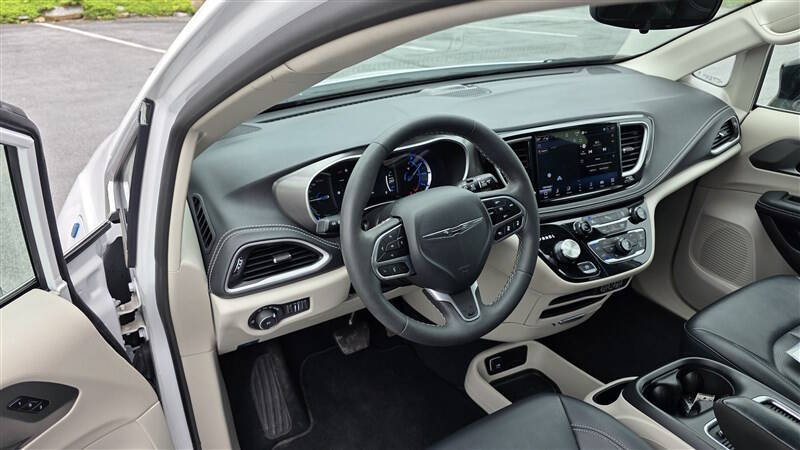 2024 Chrysler Pacifica Plug-In Hybrid