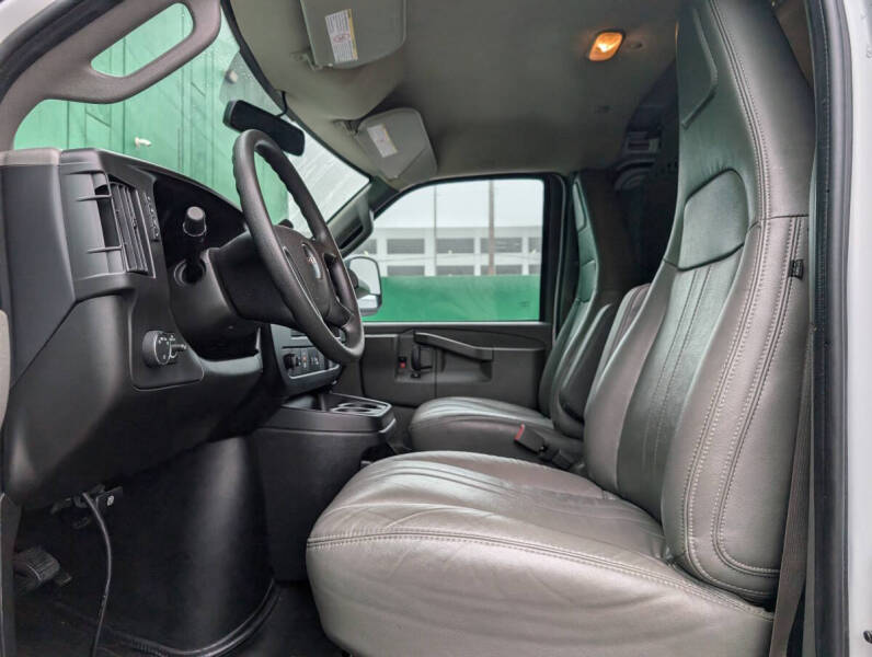 2023 GMC Savana 2500