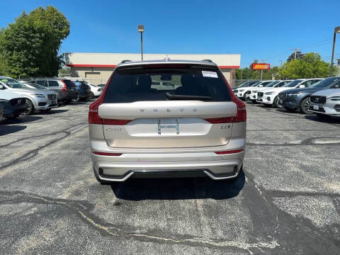 2024 Volvo XC60 B5 Core Dark Theme