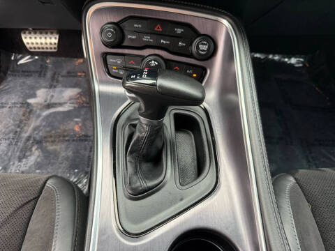 2017 Dodge Challenger 392 HEMI Scat Pack Shaker