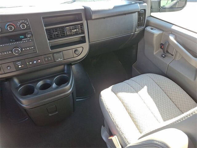 2025 GMC Savana LT 2500