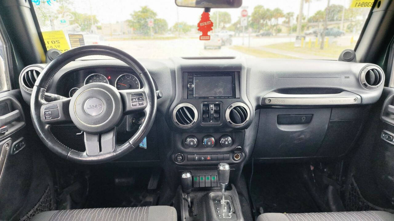2012 Jeep Wrangler Unlimited  - $17,900