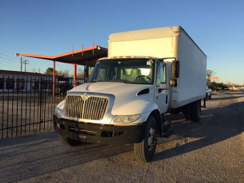 2005 International DuraStar 4300 for sale at BSA Used Cars in Pasadena TX