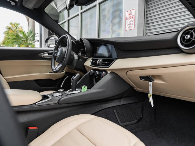 2023 Alfa Romeo Giulia Ti Lusso