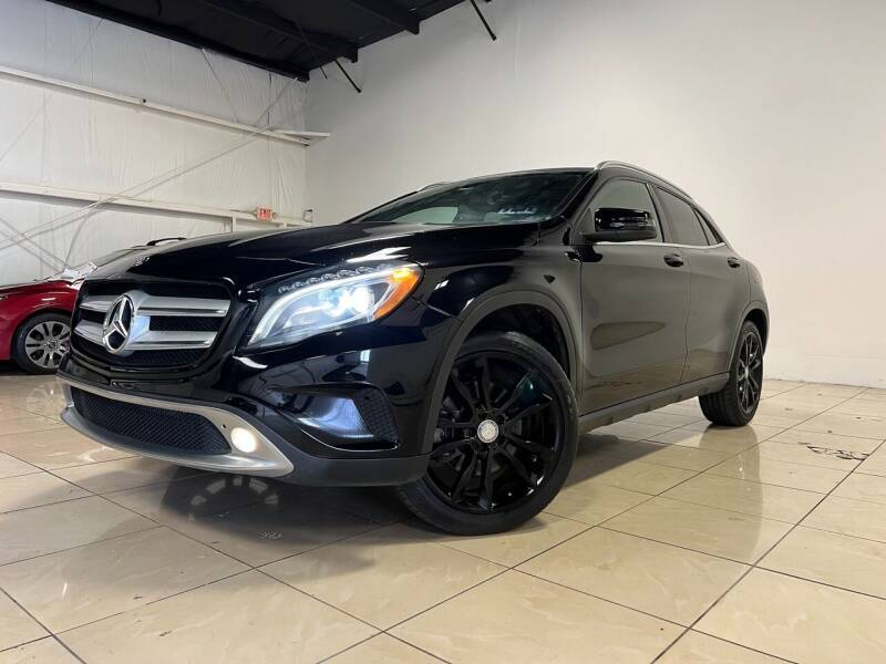 2015 Mercedes-Benz GLA for sale at ROADSTERS AUTO in Houston TX